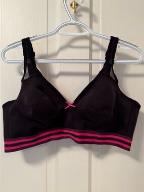 Cacique Black Bra with Pink Trim Womens Size 42D NWOT
